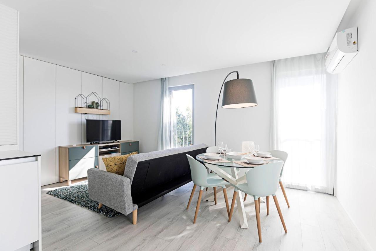 Stylish Flat W/ Gym & Parking By Lovelystay Porto Exterior foto