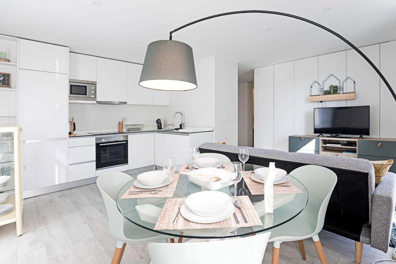 Stylish Flat W/ Gym & Parking By Lovelystay Porto Exterior foto