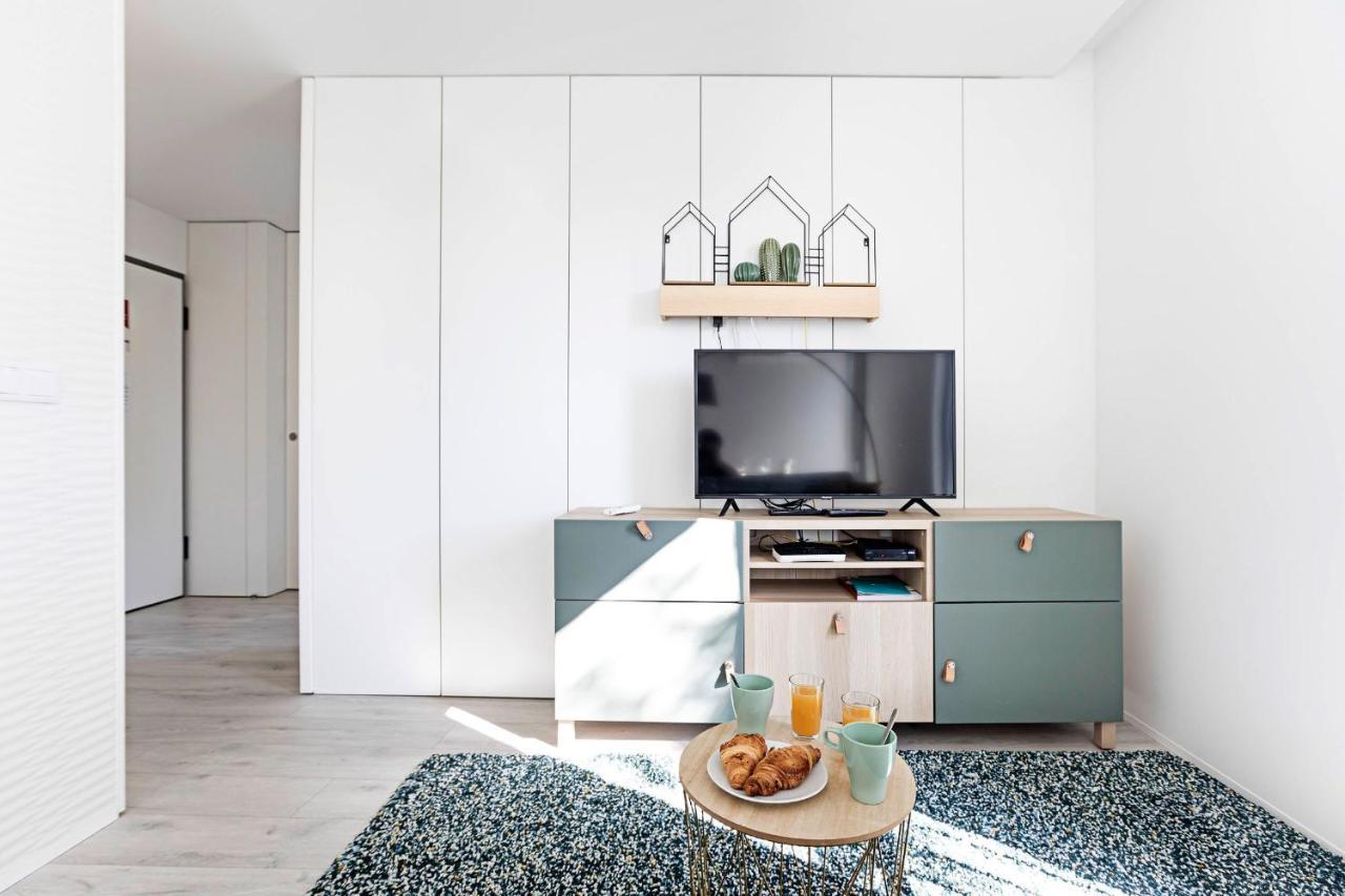 Stylish Flat W/ Gym & Parking By Lovelystay Porto Exterior foto