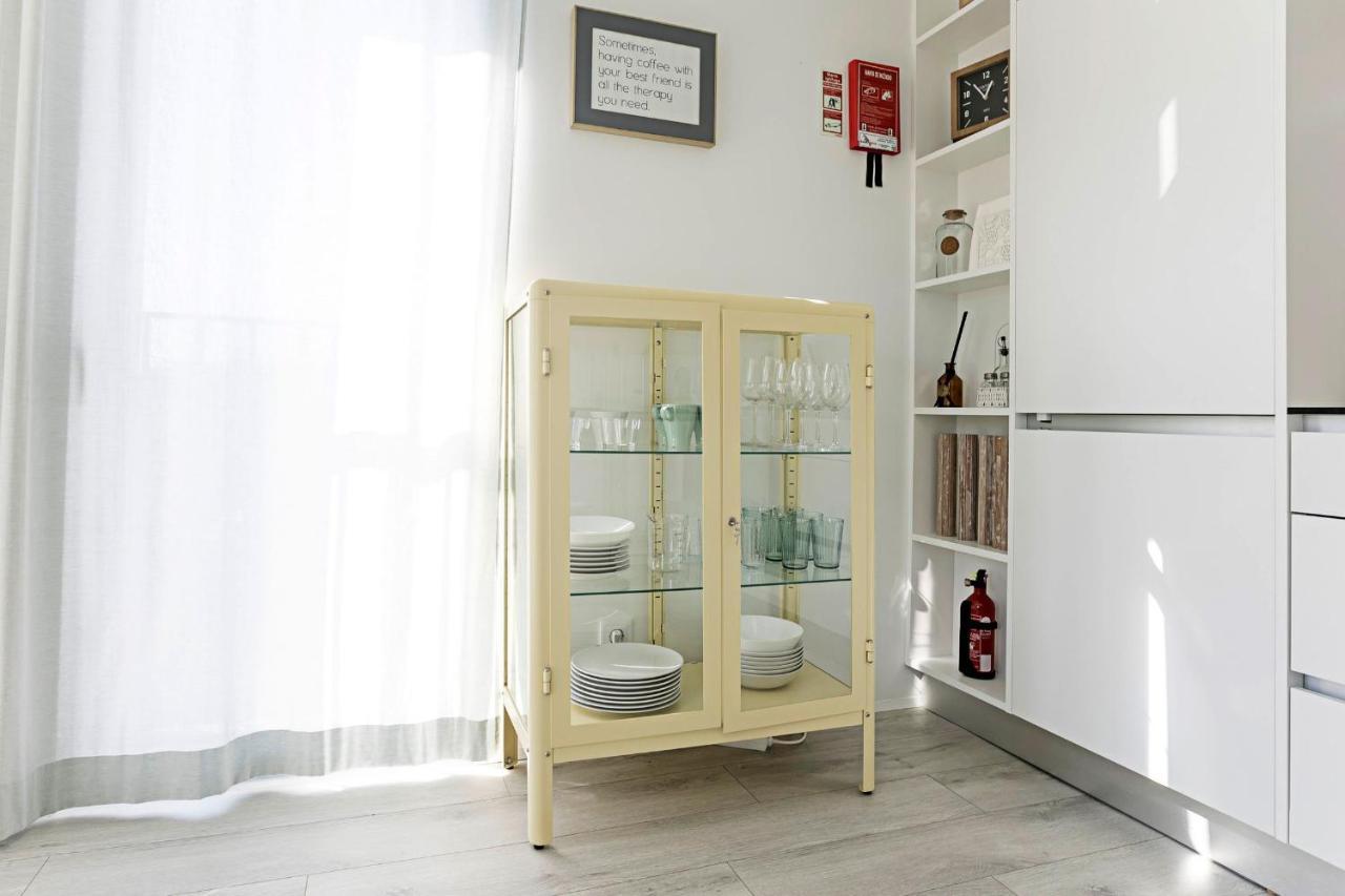 Stylish Flat W/ Gym & Parking By Lovelystay Porto Exterior foto